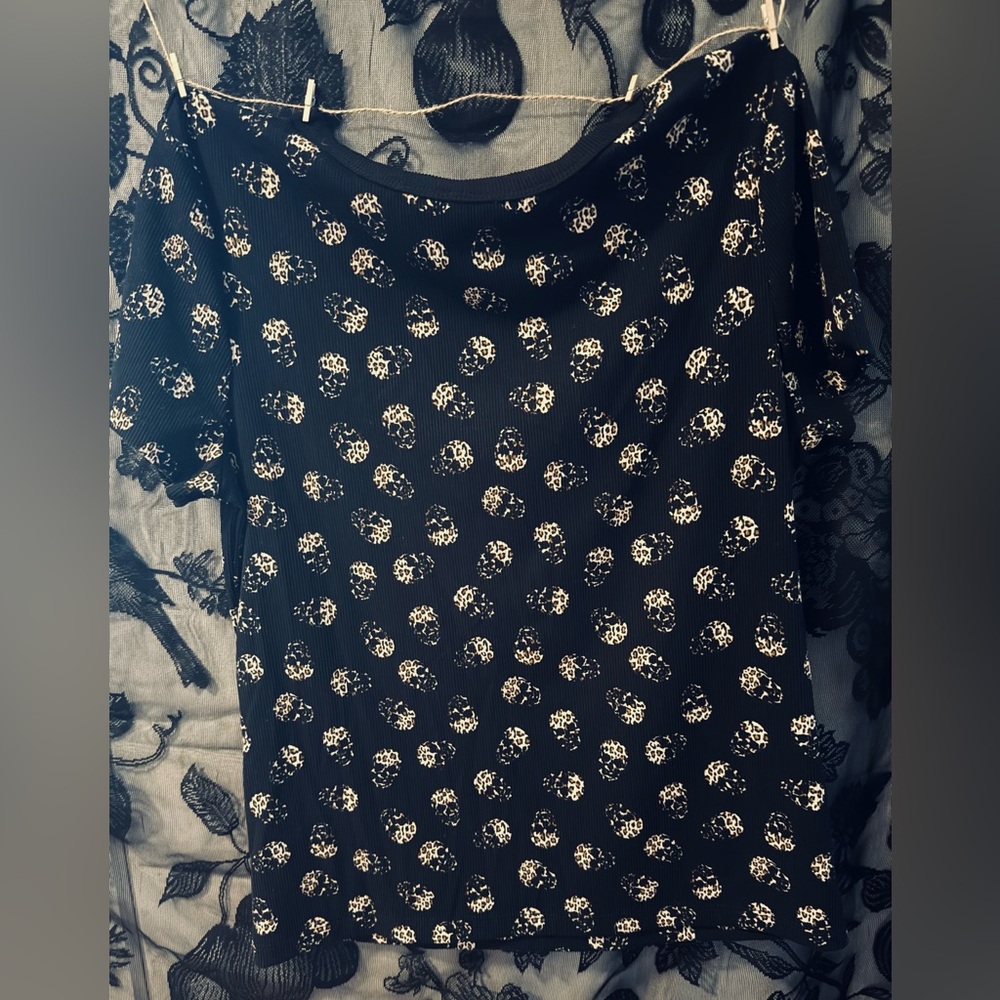 No Boundaries Black and White Leopard Skull Print Top